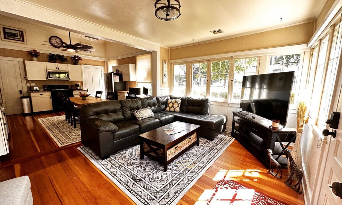 Jacksonville House | Sun Cottage in the Heart of Jacksonville