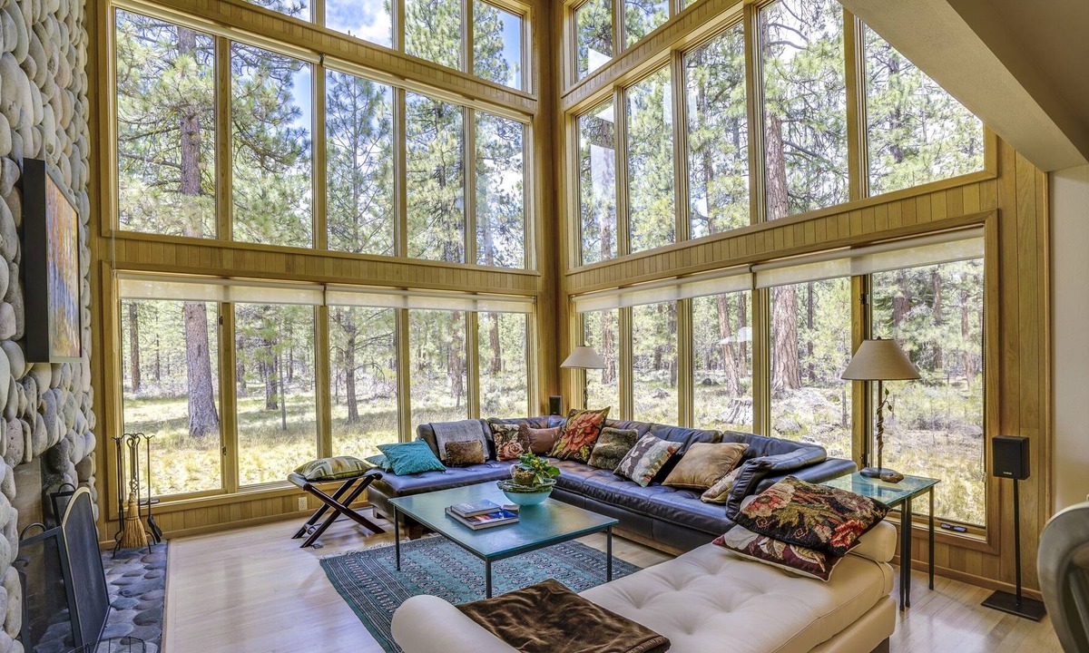 Black Butte Ranch House | Sun-filled home w/ privacy, shared pool, hot tub & resort amenities!