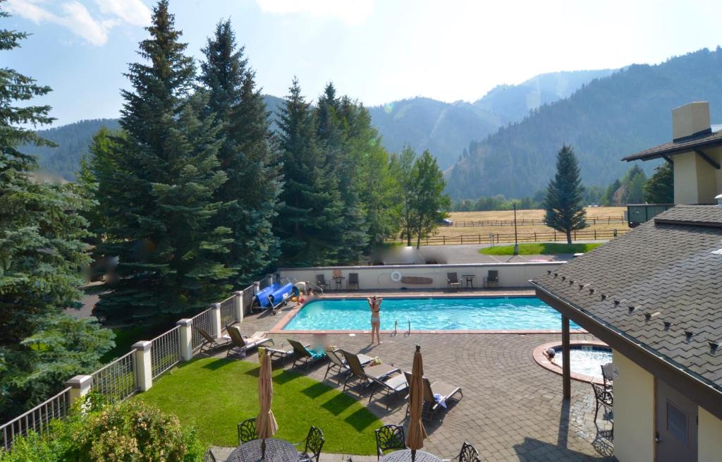 Ketchum Apartment | Sun Valley Adventures Heated Pool & Spa