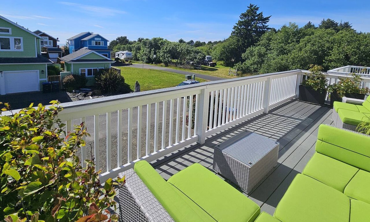Pacific Beach House | Sunkissed 3BR | Oceanview Beach Home