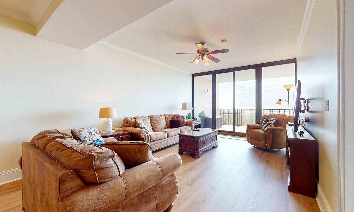 Dauphin Island Condo | Sunlit beach condo with pool, hot tub, & amazing view - steps to the sand