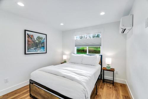 Everett Apartment | Sunny 3BR Retreat Near Everett Waterfront