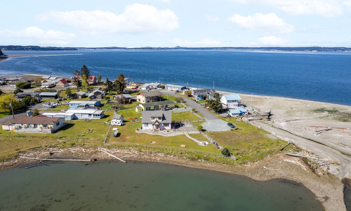 Coupeville House | Sunny by the Sound by AvantStay | Coastal Escape