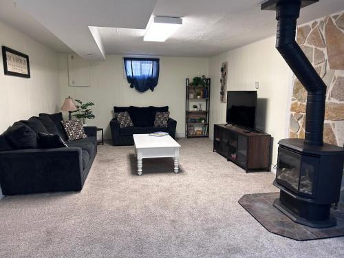 Pocatello House | Sunny Days! Room for All and Pet Friendly