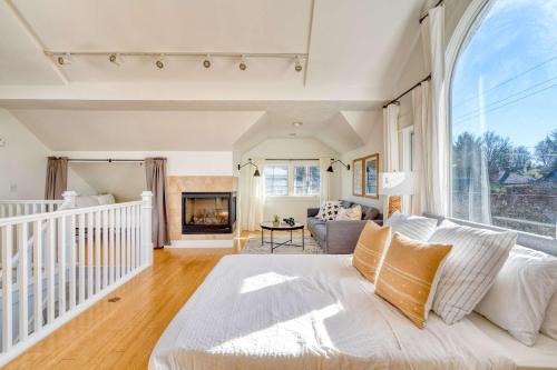 Belmont Apartment | Sunny PDX 2BR - Local Eateries Parks & Espresso