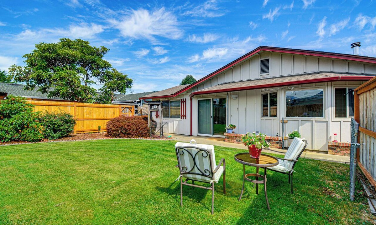Sequim House | Sunny Sequim Getaway: Walk to Downtown Shops!