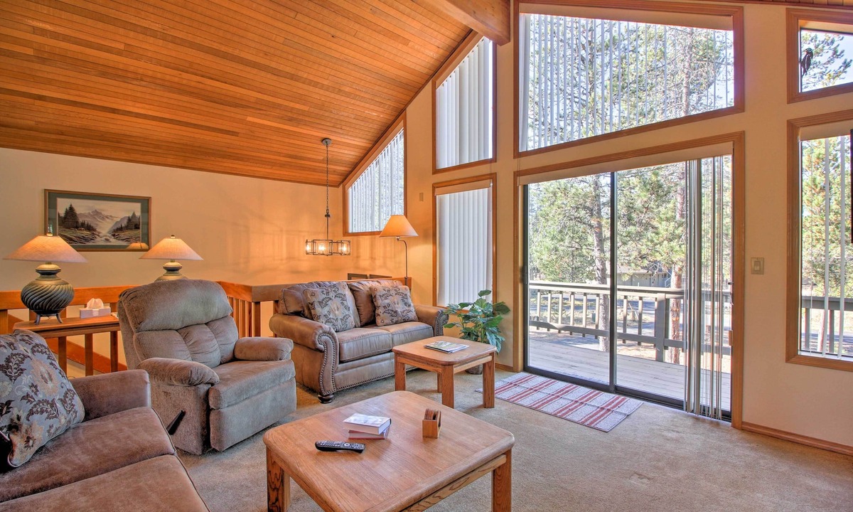 Sunriver Cottage | Sunriver Home w/Hot Tub & 8 Sharc Passes