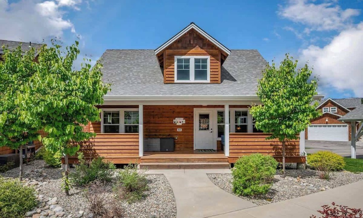 Dover Bay House | Sunset Cove Cottage - Family Friendly Cozy Retreat