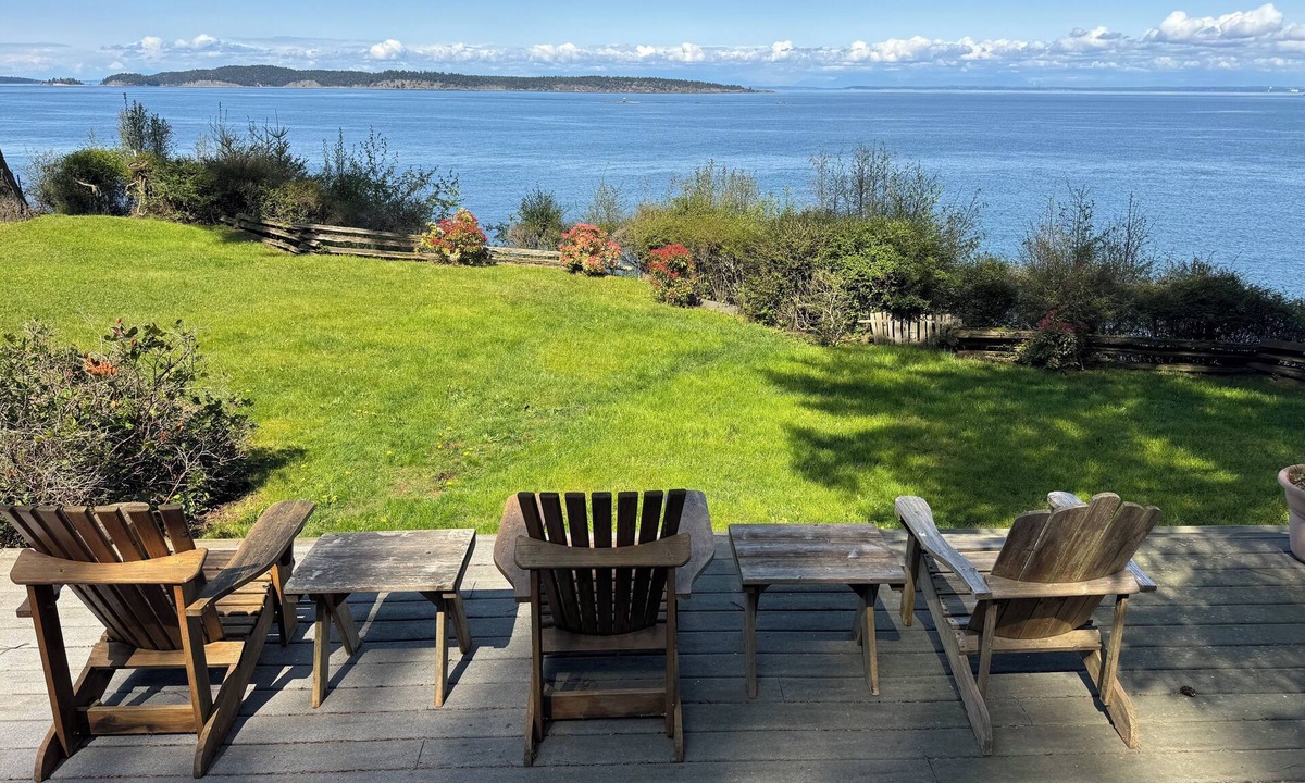 Eastsound House | Sunset Hideaway - Oceanfront Bliss Minutes to Town