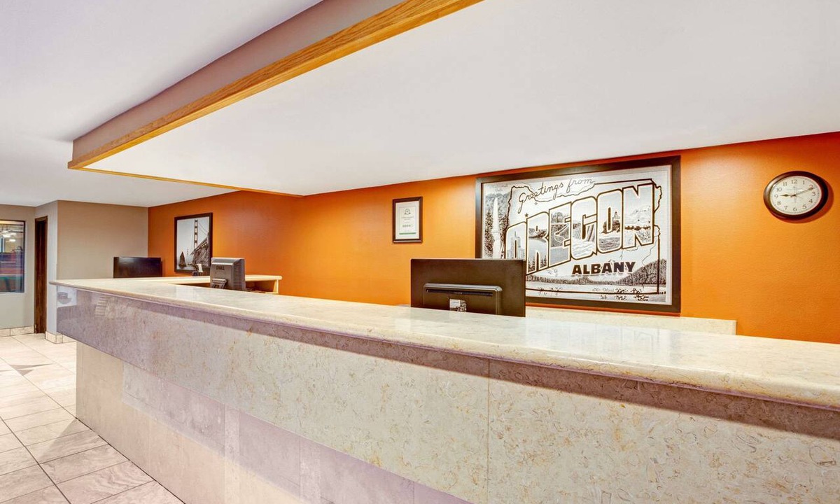 Albany Hotel | Super 8 by Wyndham Albany/Corvallis