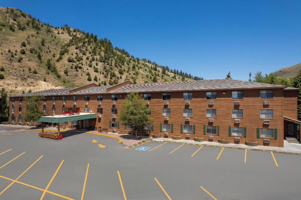 Jackson Hotel | Super 8 by Wyndham Jackson Hole