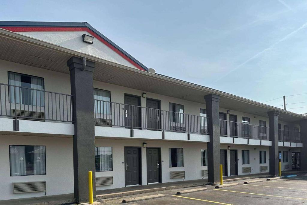 Monroe Hotel | Super 8 by Wyndham Monroe