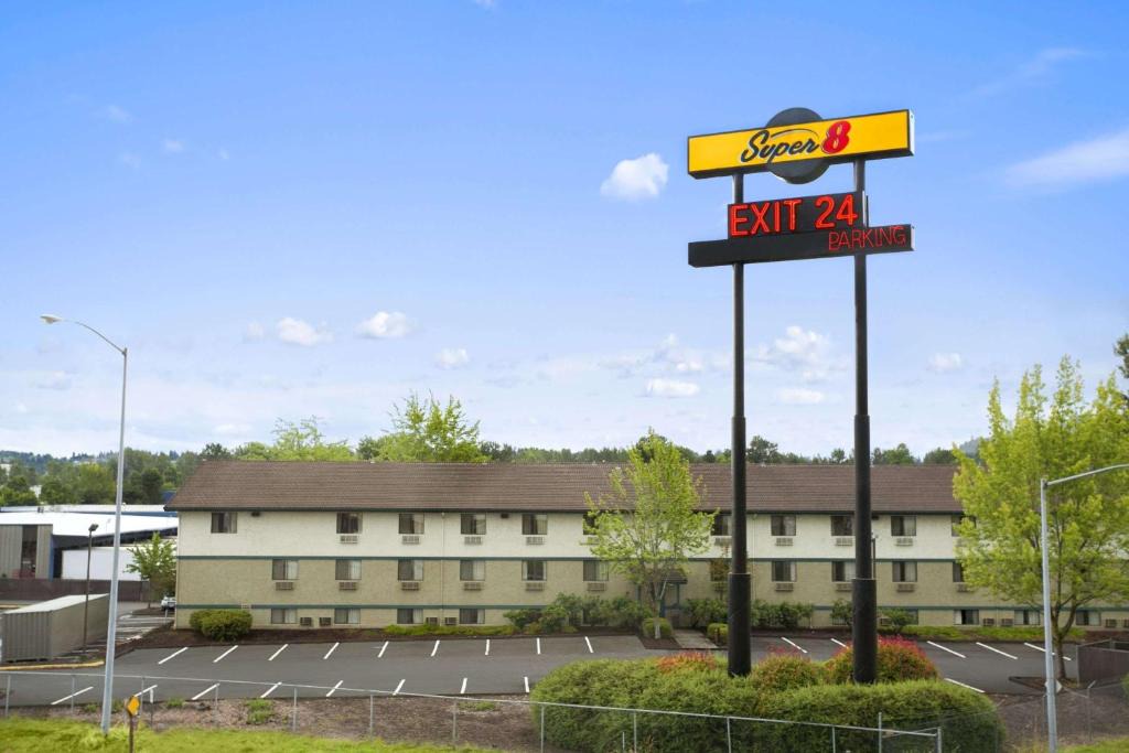 Parkrose Hotel | Super 8 by Wyndham Portland Airport