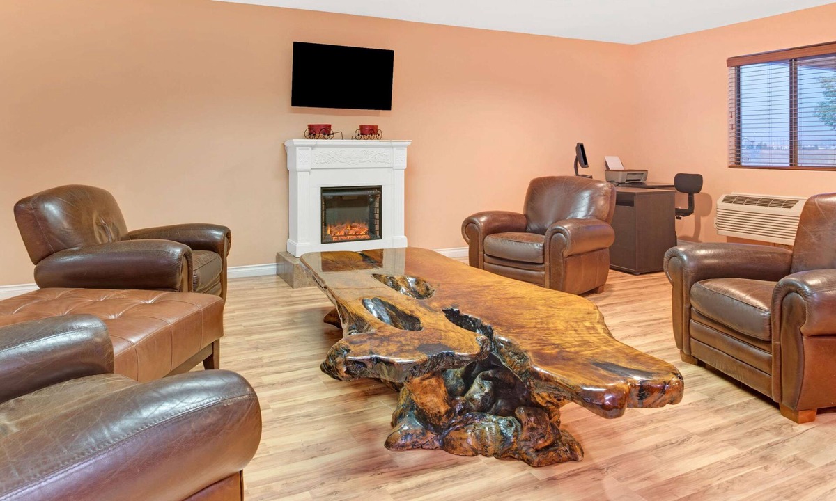 Spokane Hotel | Super 8 by Wyndham Spokane/West