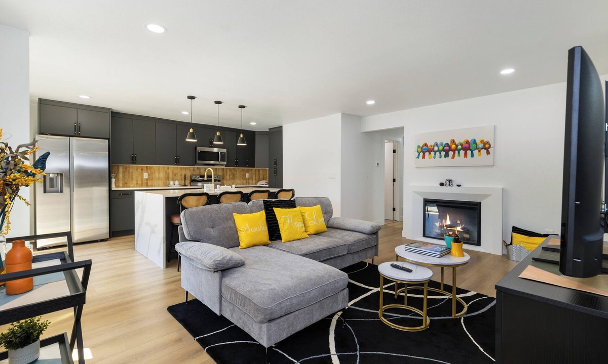 Lake Hills House | Superb 3-bedroom townhome in Bellevue