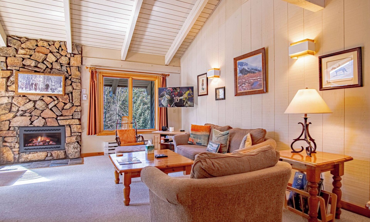 Ketchum Condo | SV112 - Walk to Lifts & Town - Hot Tub & Pool