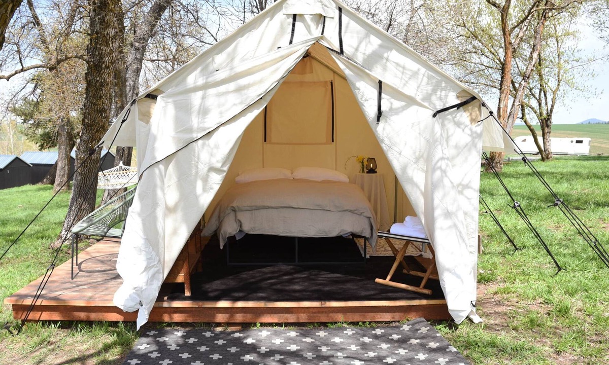 Harvard RV Rental | Tent Platform 4 | Pond View Glamping Tent