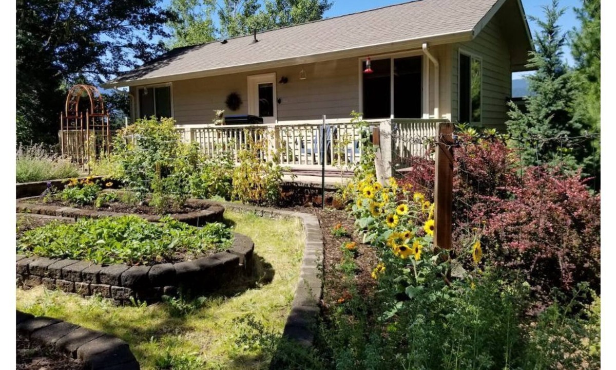 Packwood Cottage | The Alpenhaus:Cottage retreat near White Pass