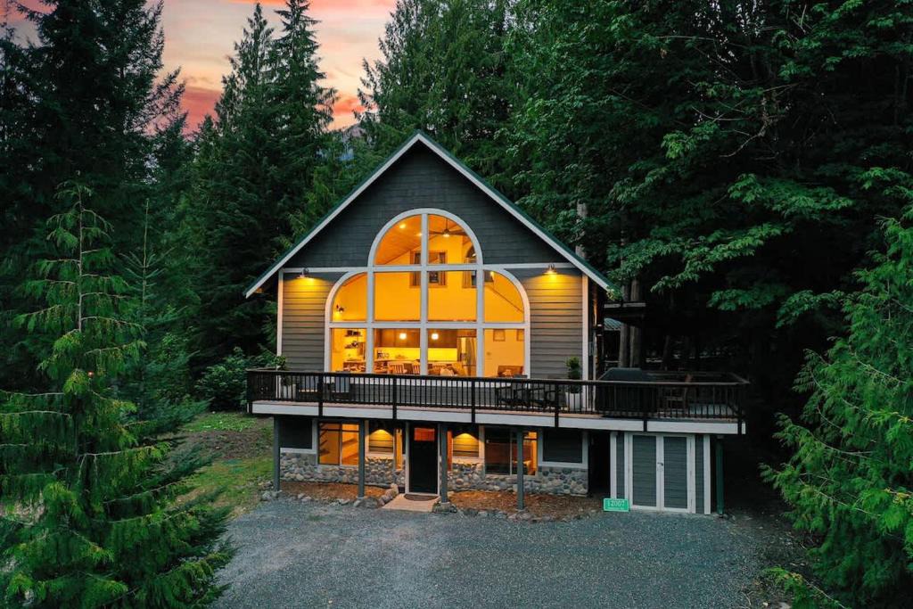Glacier Ski Chalet | The Astor
