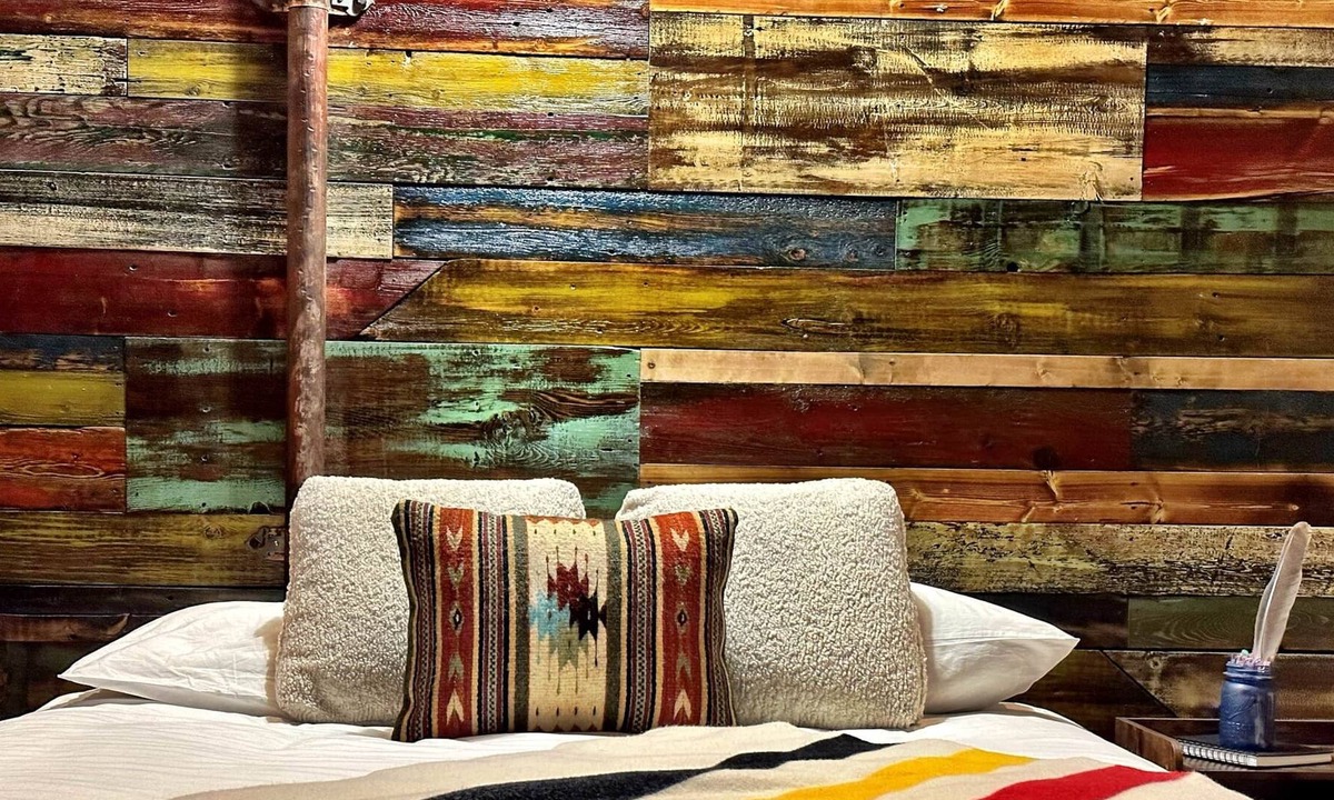 Roberts Apartment | The Astro with Silver Suite at Oniya Lodge