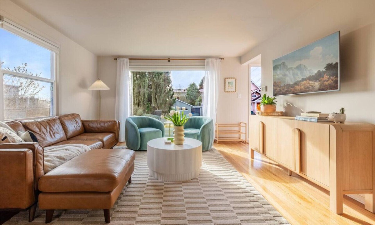 Ballard House | The Ballard Vista | Sleeps 6 + Patio & Fire Pit