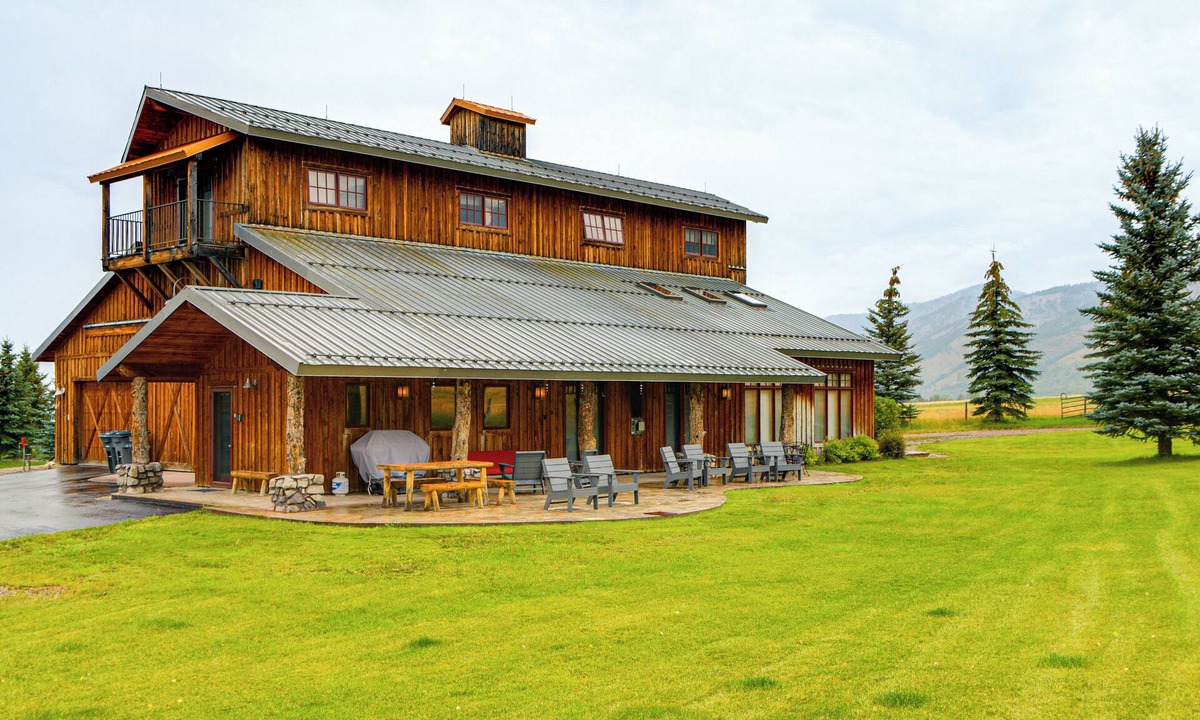 Bedford Cabin | 'The Barn at Dancing Deer Ranch' in Bedford