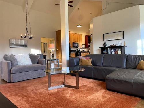 Ashland Apartment | The Barn at Emigrant Creek