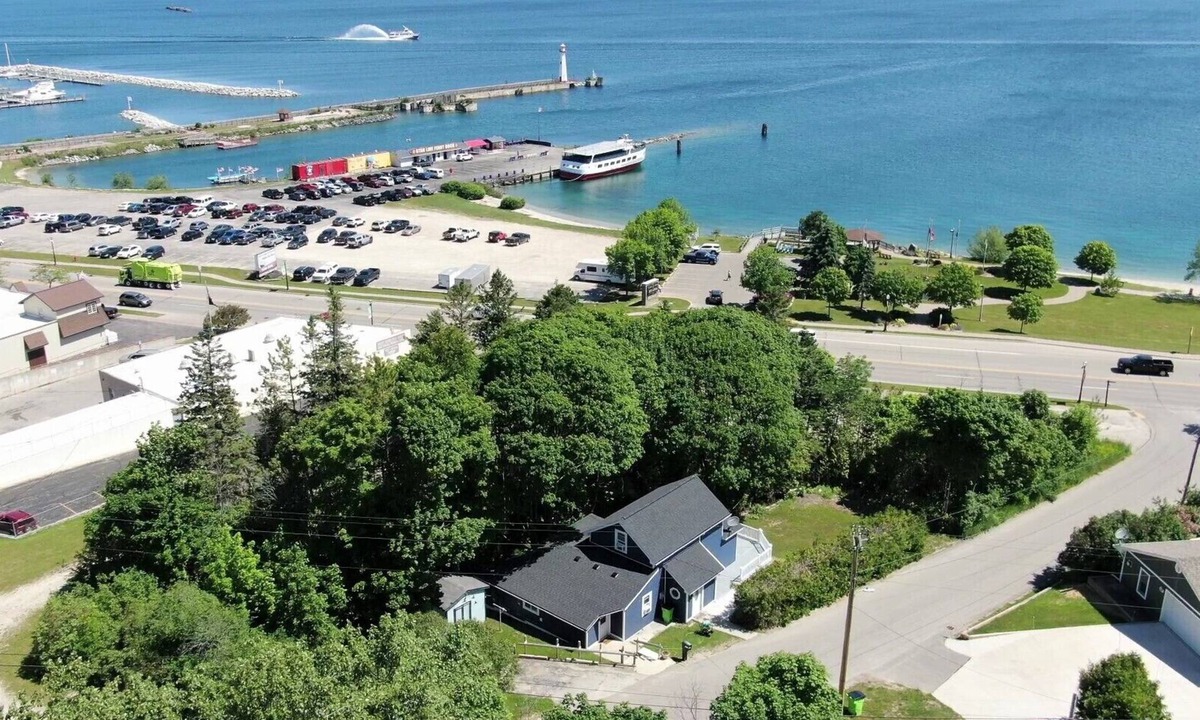 St Ignace House | The Blue Bliss- Lake Huron Views