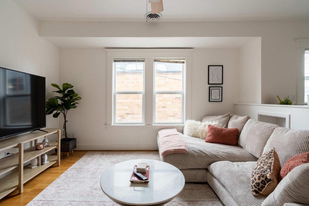 Mississippi District Apartment | The Bohemian Spirit - Live Music, Eateries & Bars