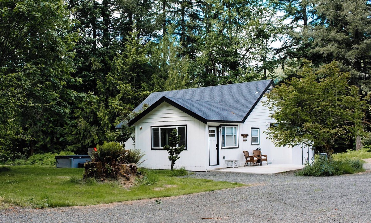 Brightwood House | The Brightwood Hilton house, hot tub, 3 bedrooms. Sleeps 8