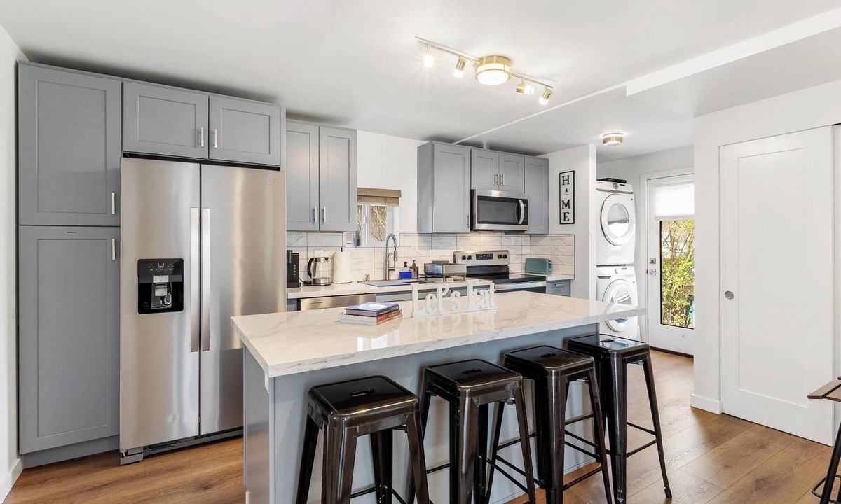 Burien House | The Burien Modern Cozy - Near Airport & Amenities 2 Bed 1 Bath With AC