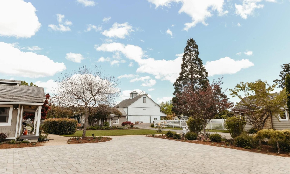 Medford Villa | The Carriage House: One bedroom w/kitchen & full bath.