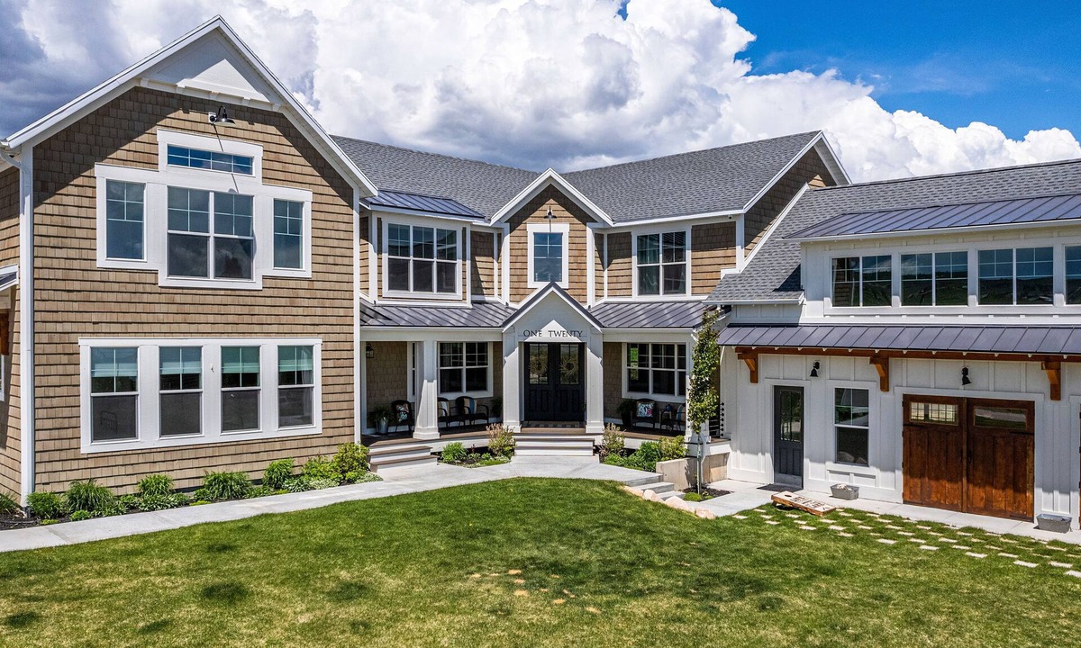 Cherimoya Hill House | The Carriage House @ Bear Lake -Newly Built - SLEEPS 45 PLUS! Great Location