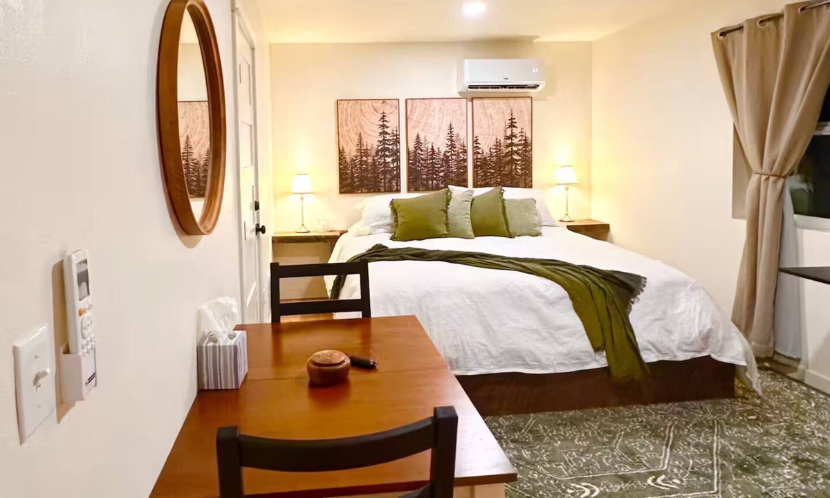 Moscow Apartment | The Cedar Hideaway – Stay close to Downtown Moscow