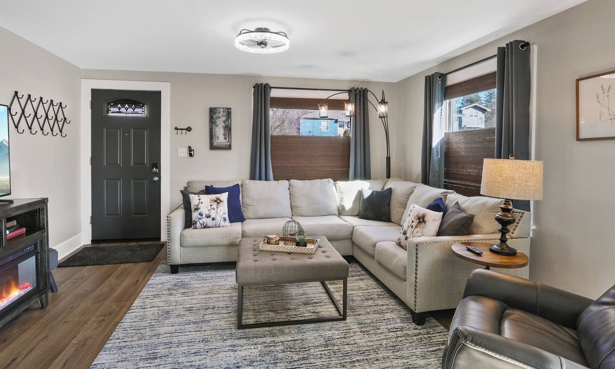 Spokane House | The Comfy Craftsman l KING Beds l Near Park l Spacious Home