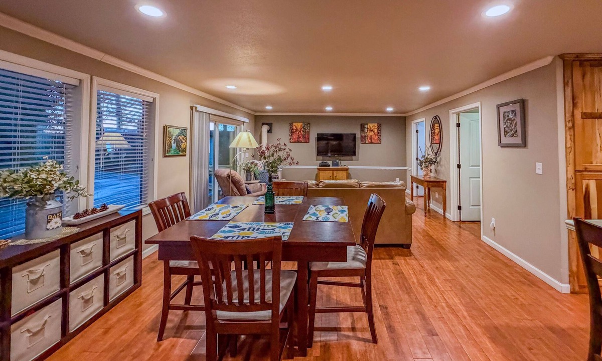Coos Bay House | The Cottage at Seagate | Cozy Coos Bay Retreat