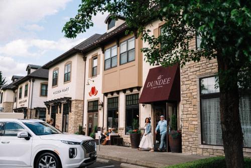 Dundee Hotel | The Dundee - A Trace Hotel