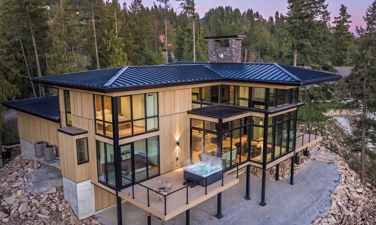 Sandpoint House | The Edge - Modern Retreat with Panoramic Views