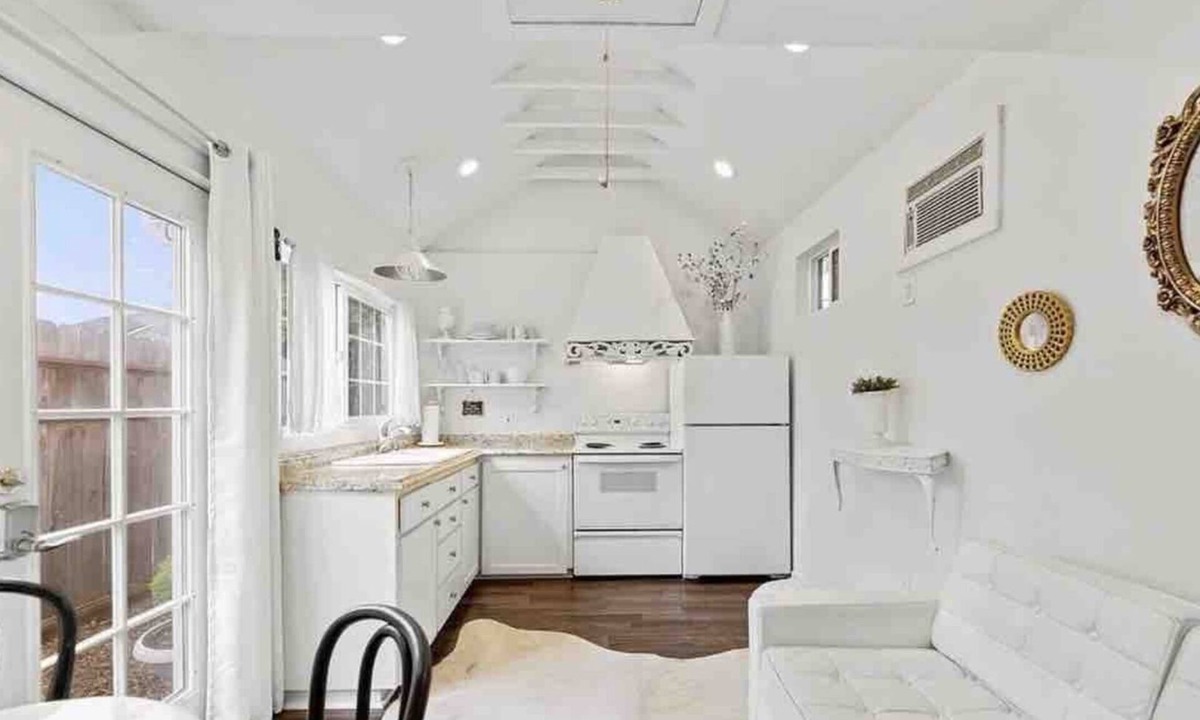 Vancouver Cottage | The Enchanted Cottage, Super Cute Tiny House in a Private Peaceful Neighborhood