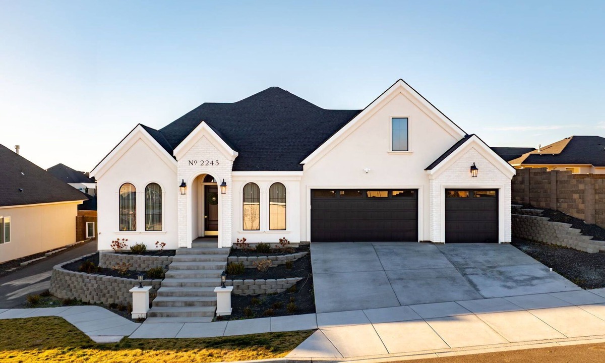 South Richland House | The Estate Retreat + Hot tub