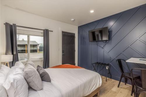 Coeur d'Alene Hotel | The Flats- Studio #6- Modern Downtown Stay