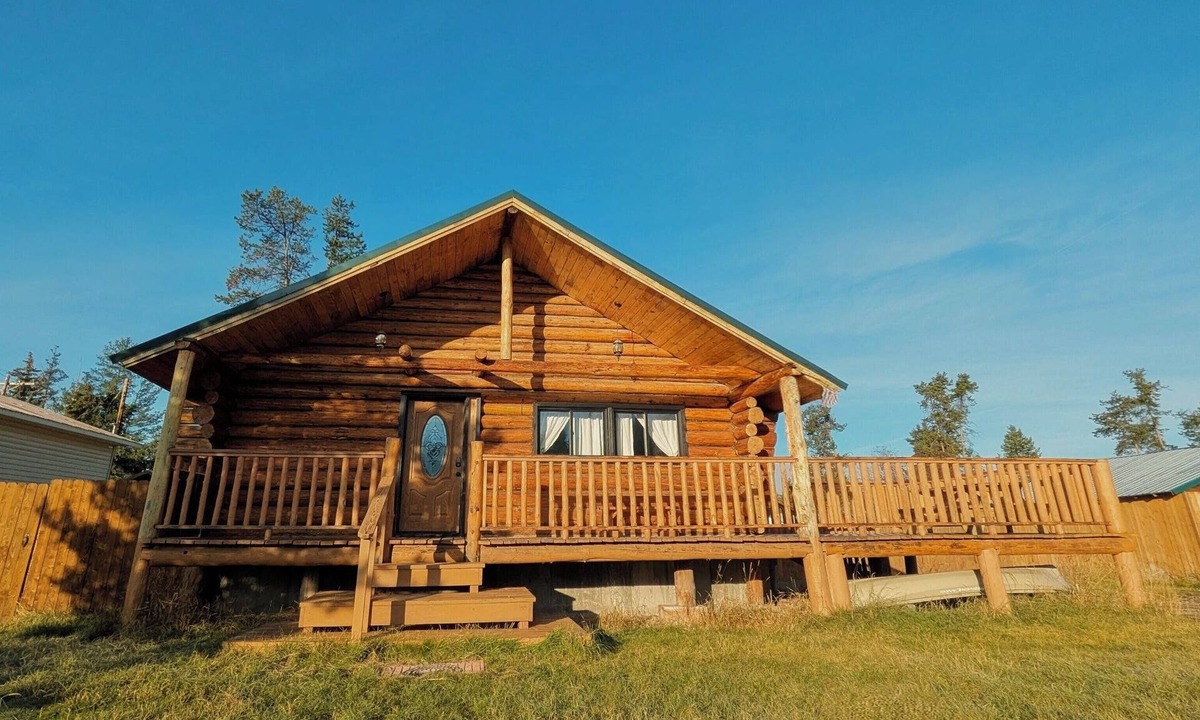 Seeley Lake House | The Fox Den -Cozy stay w/AC & Wi-Fi, Pet Friendly