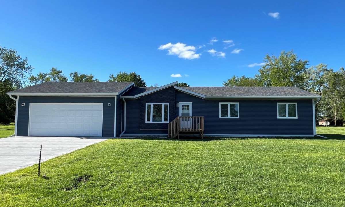 Corydon House | The Haven Oasis. Brand new 3 bed 2 bath pet friendly space on brand new street