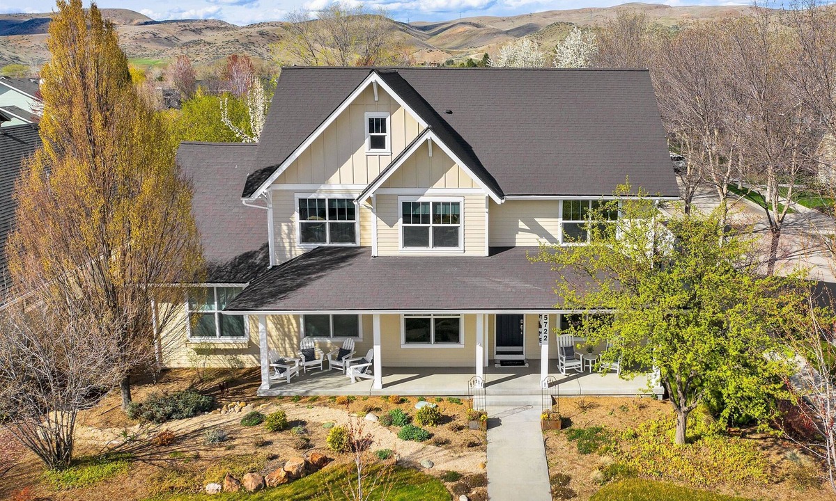 Garden City House | The Hearth Luxury Home Gym Access, Seasonal Pool