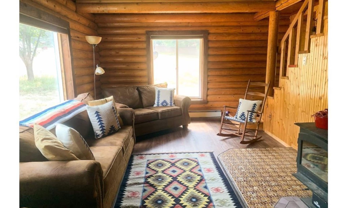 Garden Valley Cabin | The Hideaway: Charming Log Cabin Near Hot Springs
