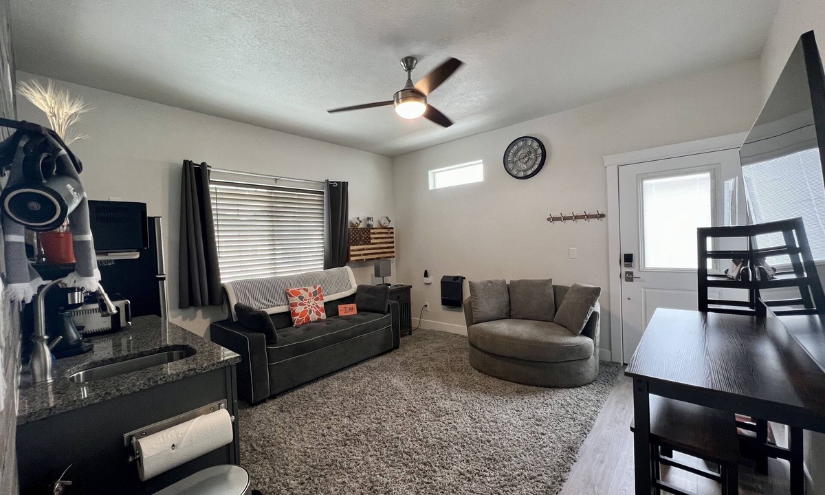 Twin Falls House | The Jolly Rancher, King beds, Luxury Furnishings, Great Reviews!