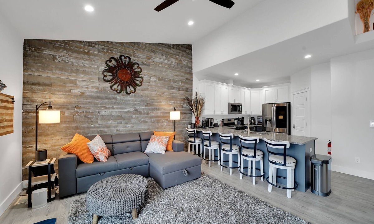 Twin Falls House | The Jolly Rancher, Luxury Furnishings, Jet Tub, Fenced Yard, Corporate and Vaca