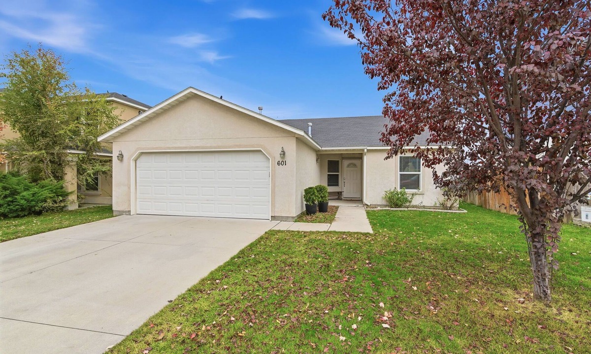 Caldwell House | The LAMA Ranch- Fabulous 3-bedroom charming farmhouse in Caldwell