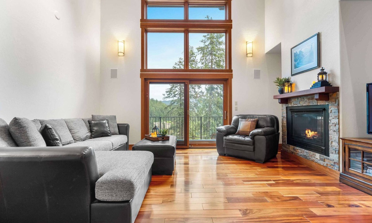 Hayden Lake House | The Lantern House | Lake Views, Fire Pit & Luxury
