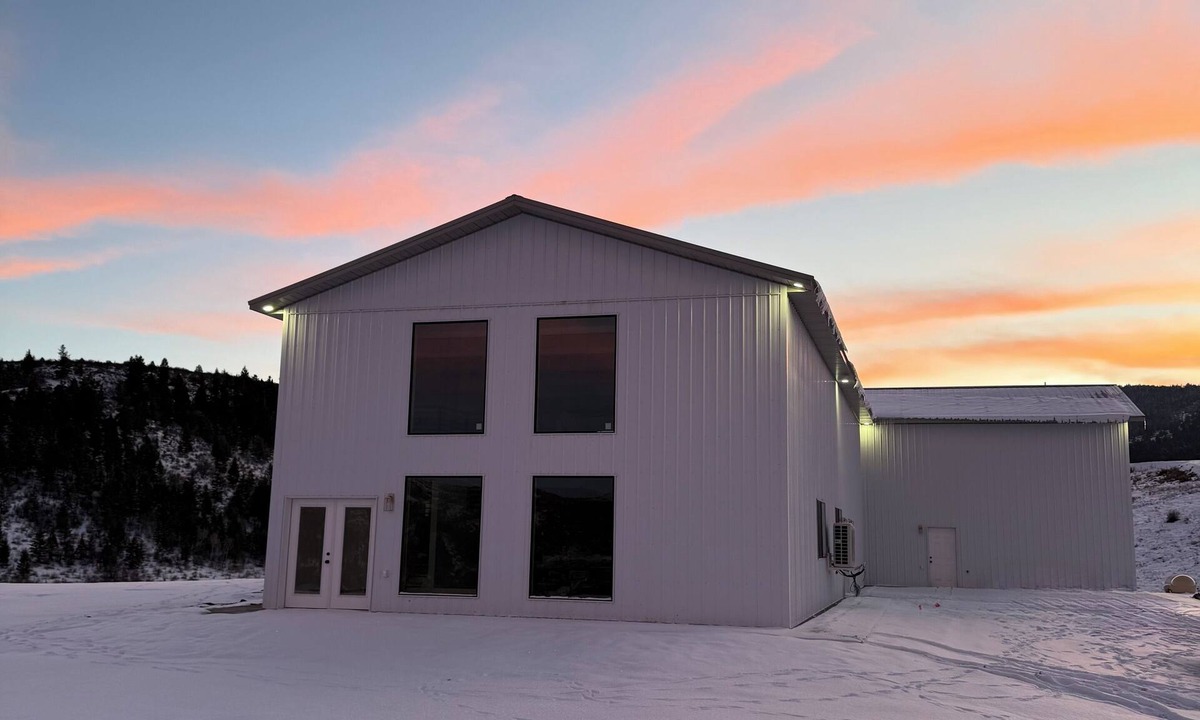 Lava Hot Springs Cabin | The Lava White House - Sleeps 50+